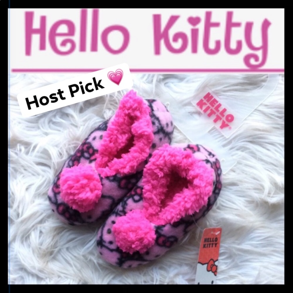 ⭐️HP⭐️NWT Hello Kitty Fleece Pom Pom Slippers